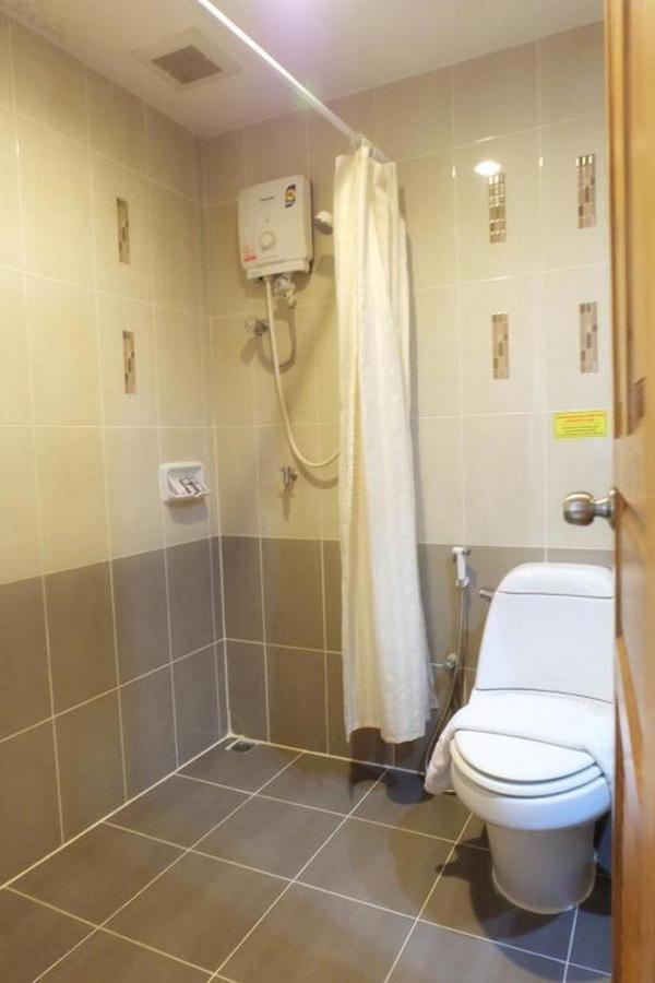 Oyo 1097 Thep Apartment Патая Екстериор снимка