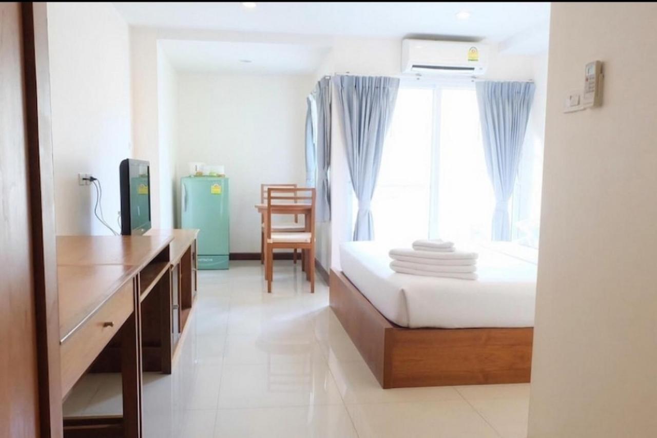 Oyo 1097 Thep Apartment Патая Екстериор снимка